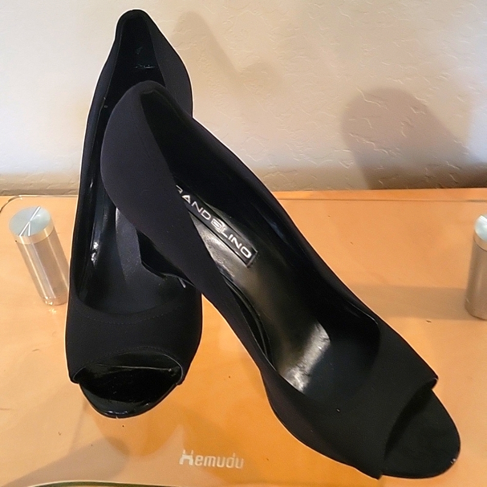 BANDILINO  black wedge open toe SZ 8.5 M super cute!